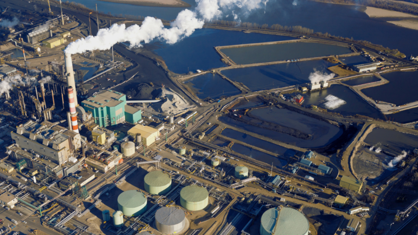 Aerial image of Fort McMurray, AB, oil sands refinery.